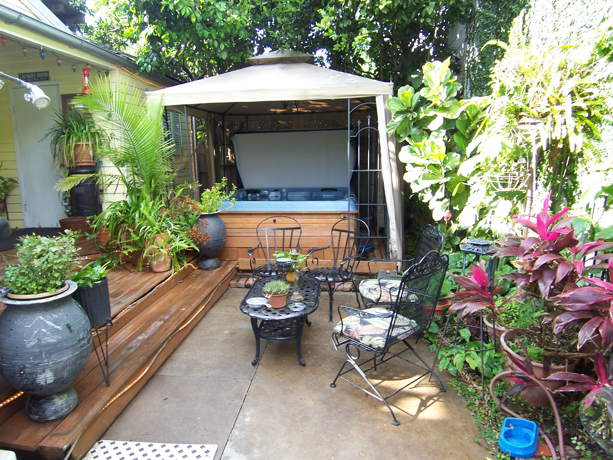 outsideshw.jpg